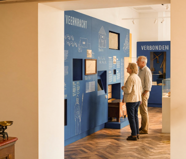 Een kijkje in de blauwe museumzalen.